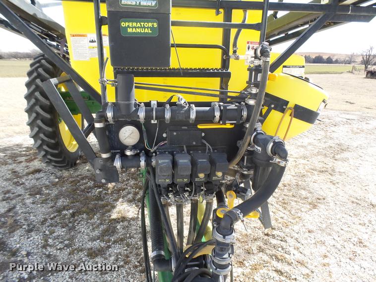 image for item DB1892 2006 Bestway Field Pro III sprayer