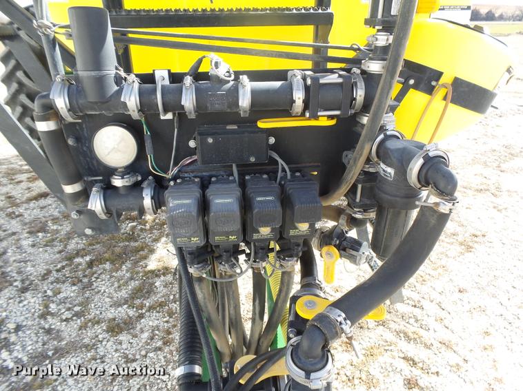 image for item DB1892 2006 Bestway Field Pro III sprayer