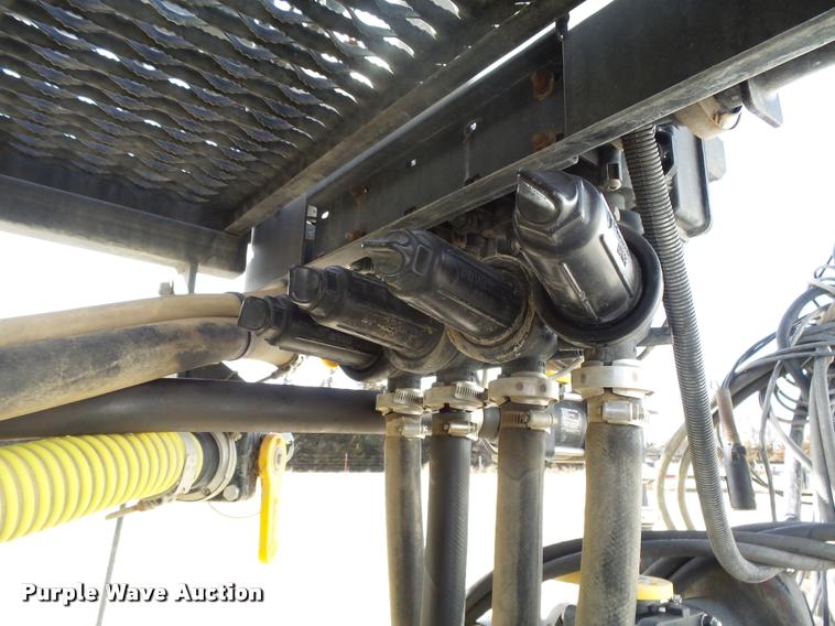 image for item DB1892 2006 Bestway Field Pro III sprayer