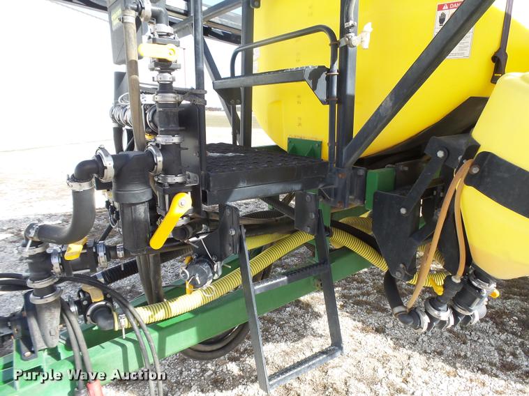 image for item DB1892 2006 Bestway Field Pro III sprayer