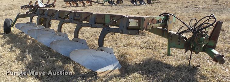 image for item DB4673 John Deere A2800 six bottom plow