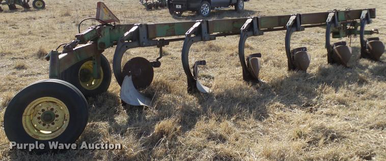 image for item DB4673 John Deere A2800 six bottom plow