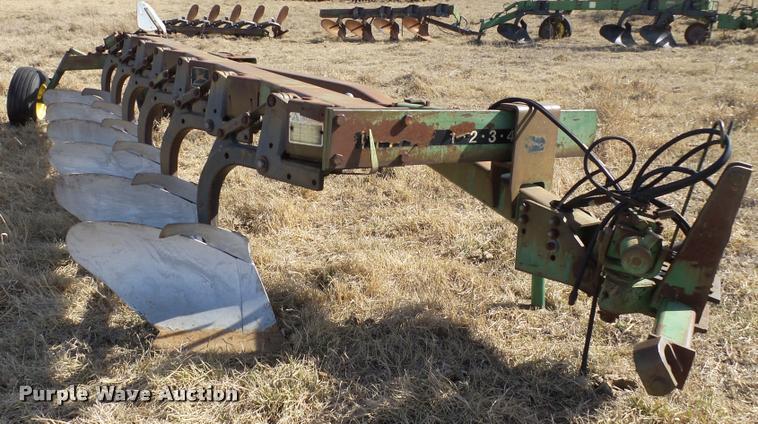 image for item DB4673 John Deere A2800 six bottom plow