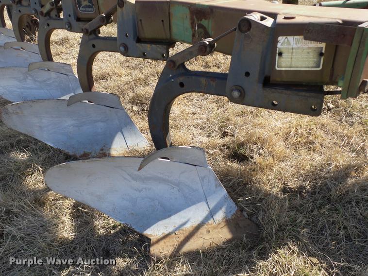 image for item DB4673 John Deere A2800 six bottom plow