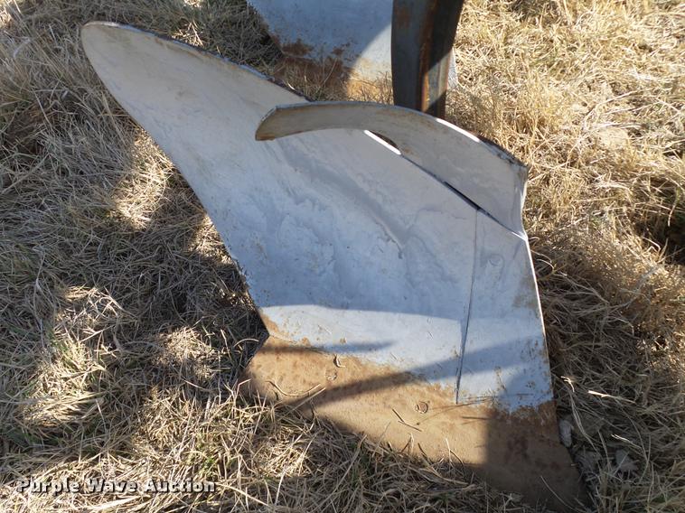 image for item DB4673 John Deere A2800 six bottom plow