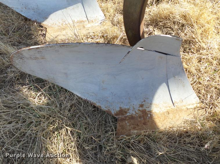 image for item DB4673 John Deere A2800 six bottom plow