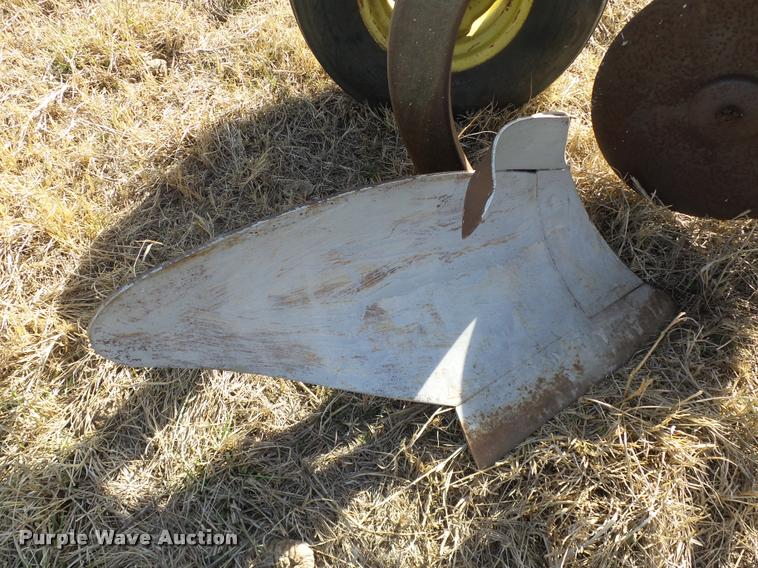 image for item DB4673 John Deere A2800 six bottom plow