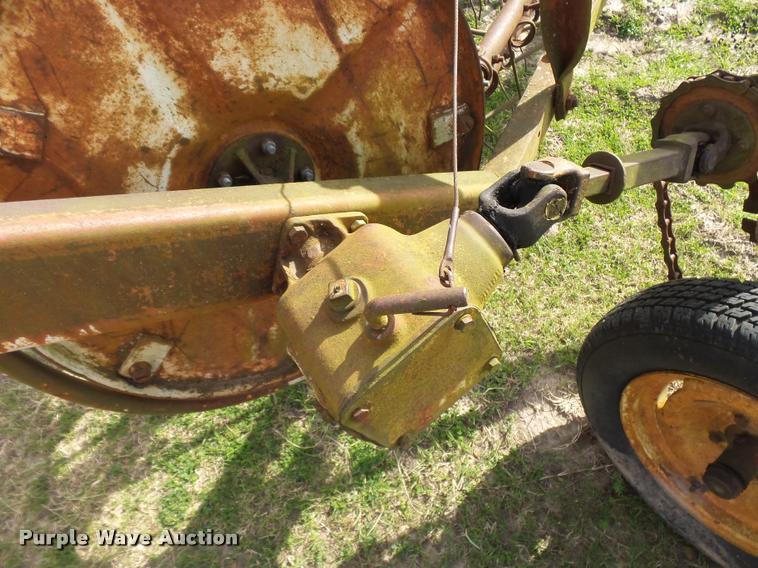 image for item DE9519 International hay rake