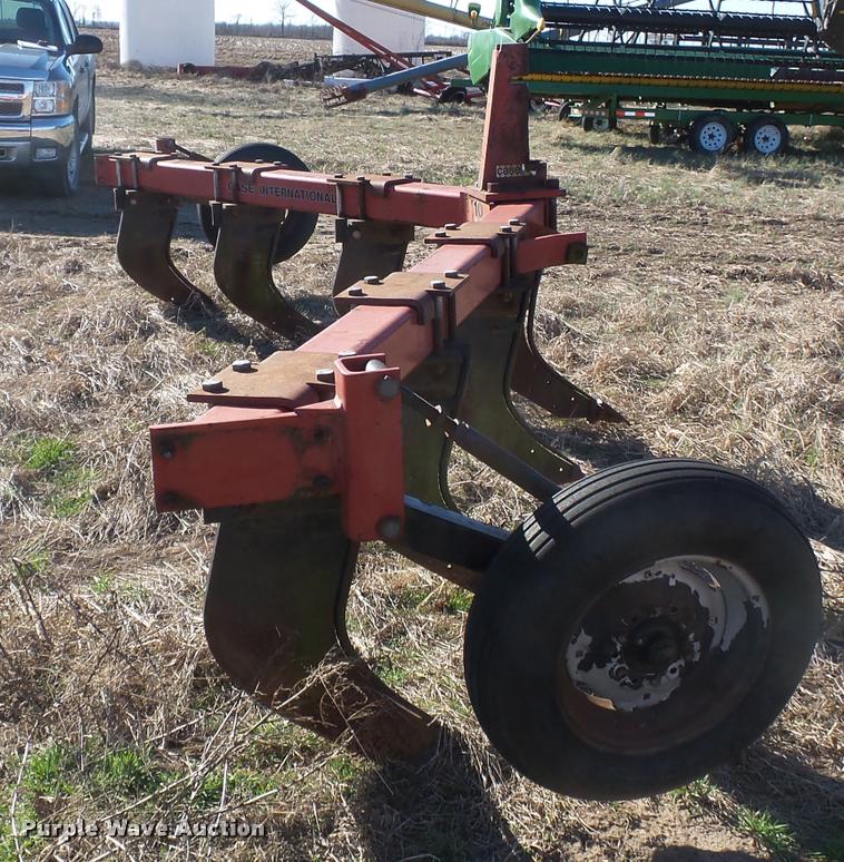 image for item K3340 Case IH 10SUBSO V-ripper