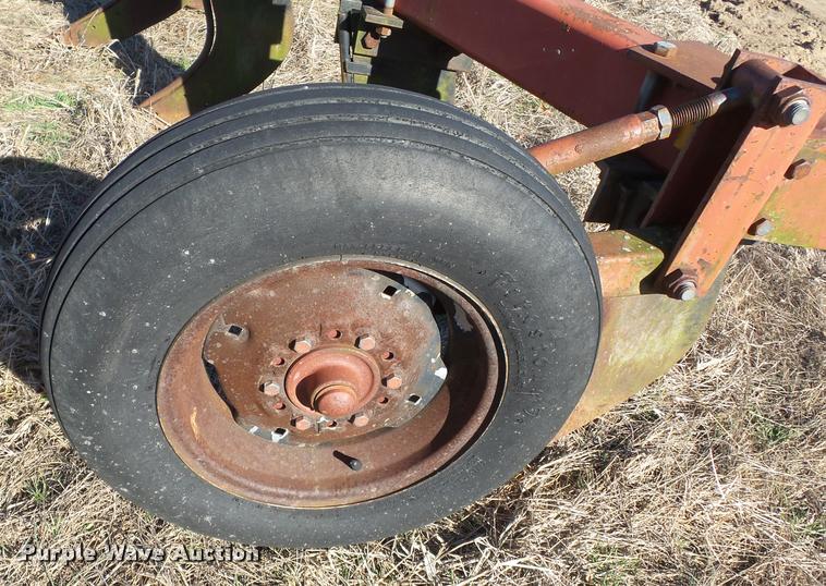 image for item K3340 Case IH 10SUBSO V-ripper