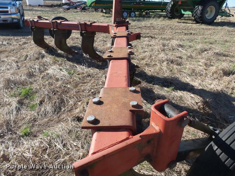 image for item K3340 Case IH 10SUBSO V-ripper