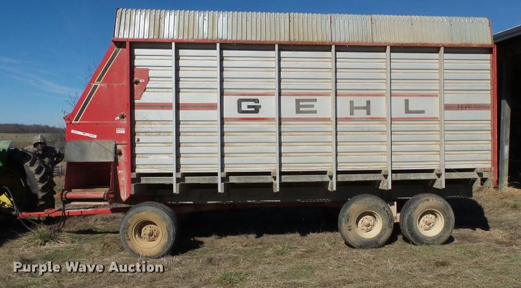 image for item K3350 Gehl BU970 silage wagon
