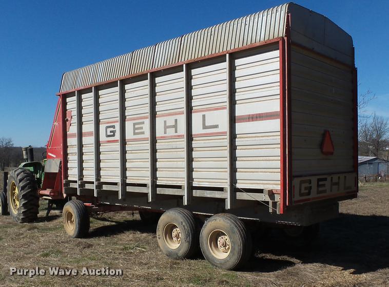 image for item K3350 Gehl BU970 silage wagon