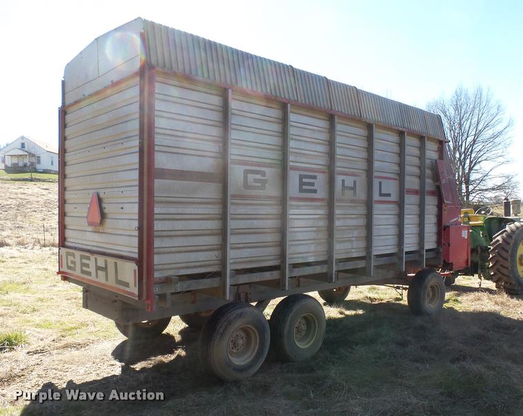image for item K3350 Gehl BU970 silage wagon
