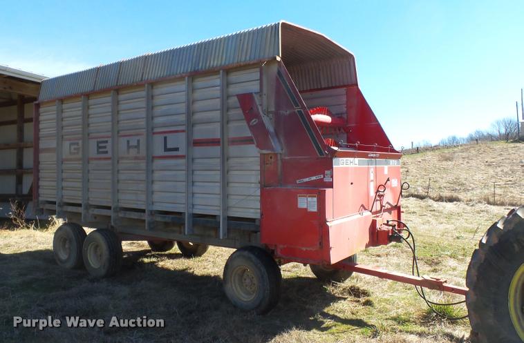 image for item K3350 Gehl BU970 silage wagon