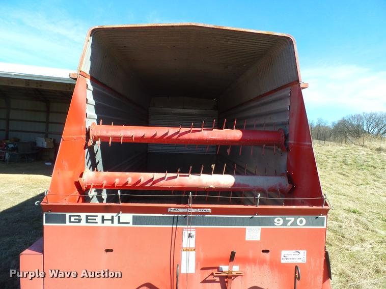 image for item K3350 Gehl BU970 silage wagon