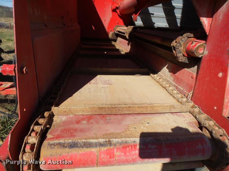 image for item K3350 Gehl BU970 silage wagon