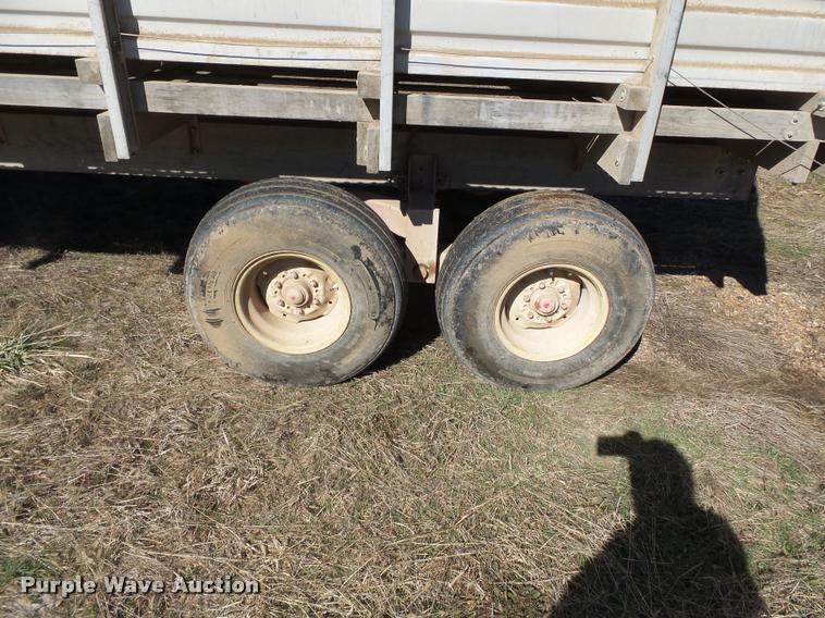 image for item K3350 Gehl BU970 silage wagon