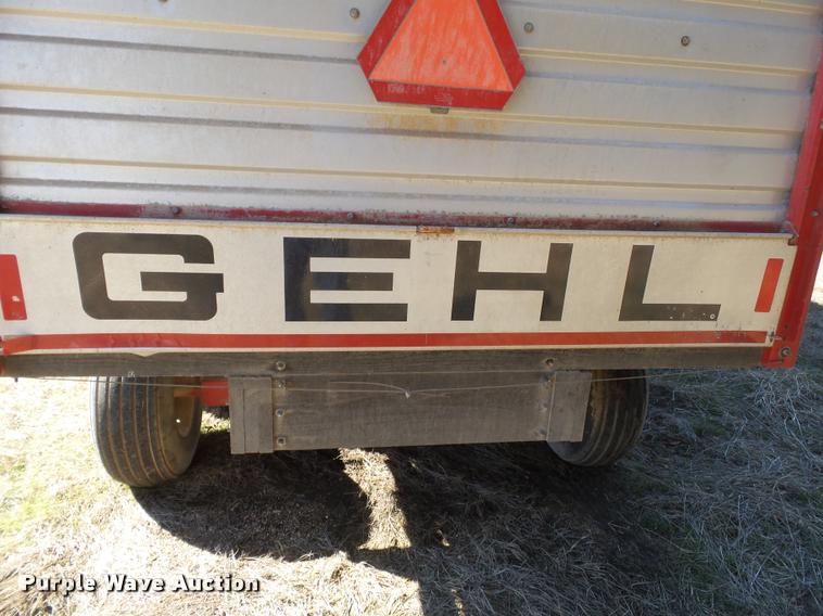 image for item K3350 Gehl BU970 silage wagon