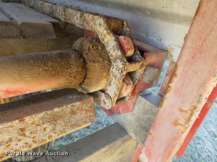 image for item K3350 Gehl BU970 silage wagon