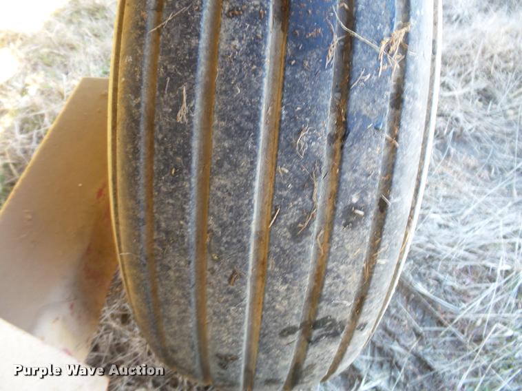 image for item K3350 Gehl BU970 silage wagon