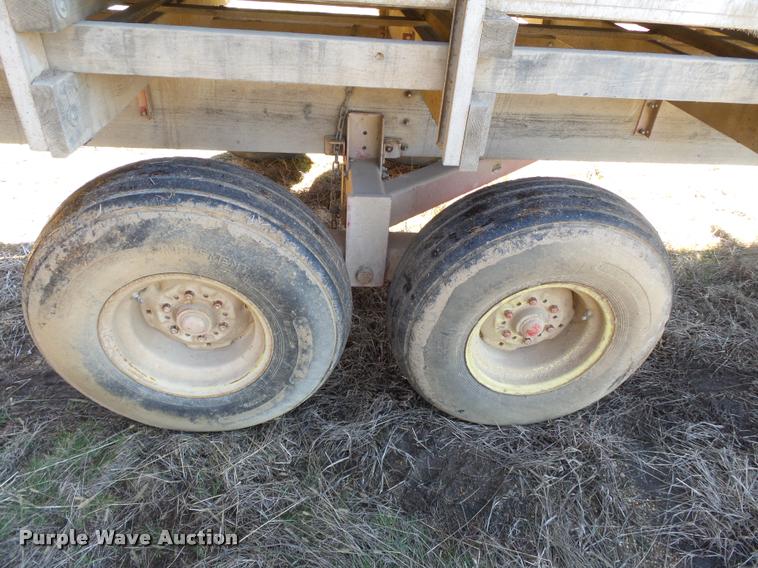 image for item K3350 Gehl BU970 silage wagon