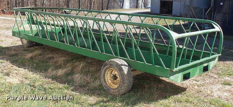 image for item K3352 Schoessow AF24 round bale feeder