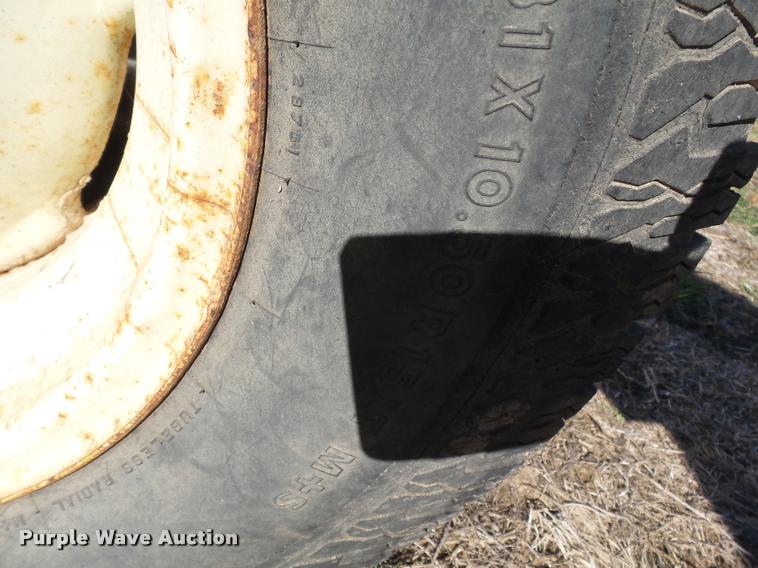 image for item K3352 Schoessow AF24 round bale feeder