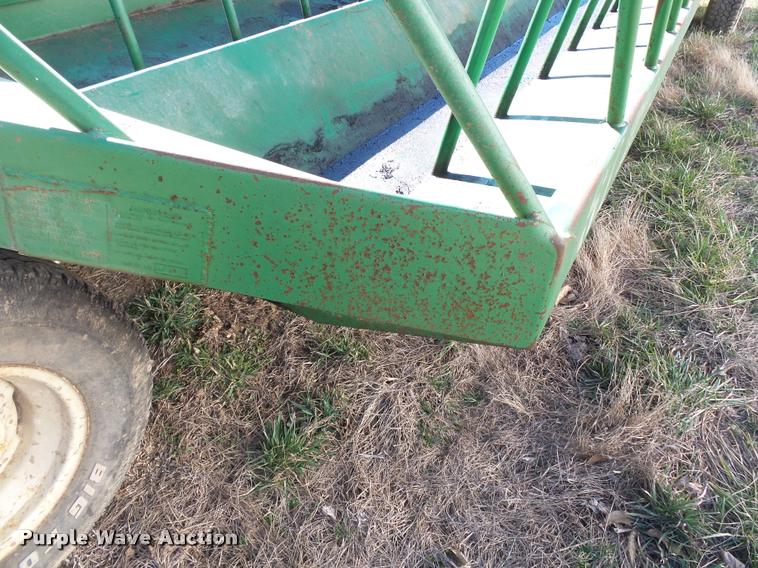 image for item K3352 Schoessow AF24 round bale feeder