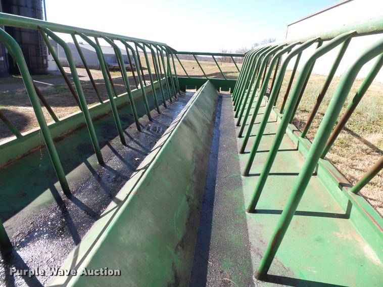 image for item K3352 Schoessow AF24 round bale feeder