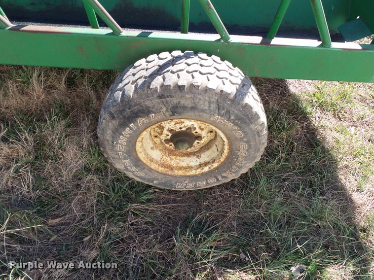 image for item K3352 Schoessow AF24 round bale feeder