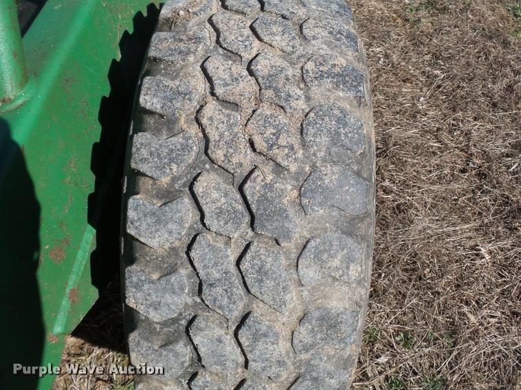 image for item K3352 Schoessow AF24 round bale feeder