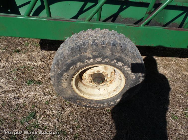 image for item K3352 Schoessow AF24 round bale feeder