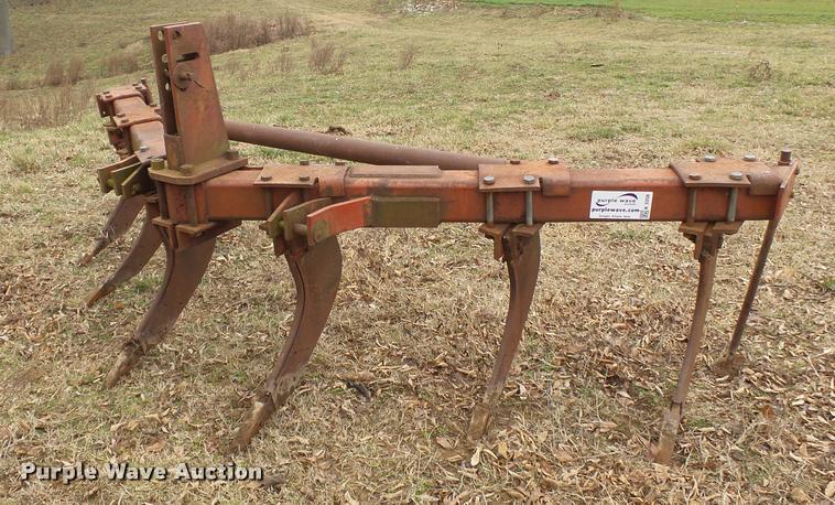 image for item K3358 International 10 ripper