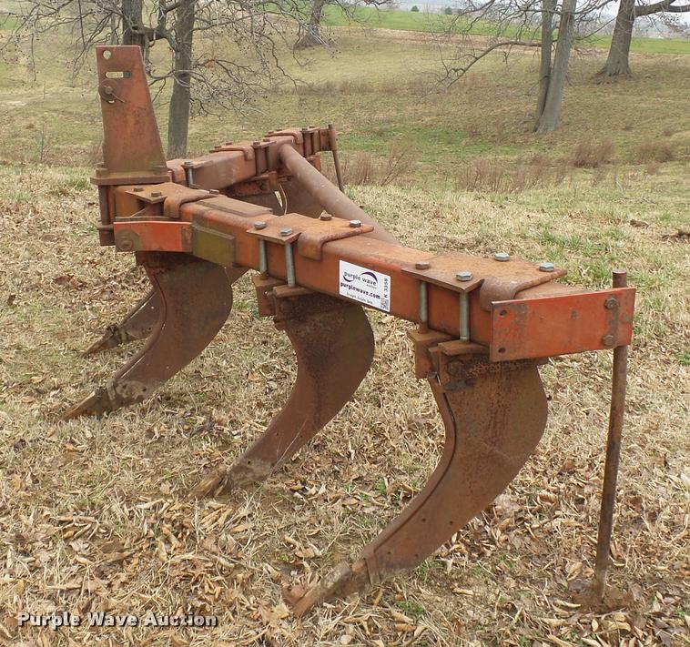 image for item K3358 International 10 ripper