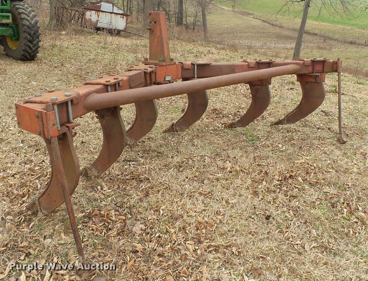 image for item K3358 International 10 ripper