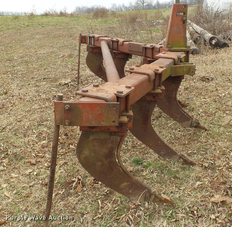 image for item K3358 International 10 ripper