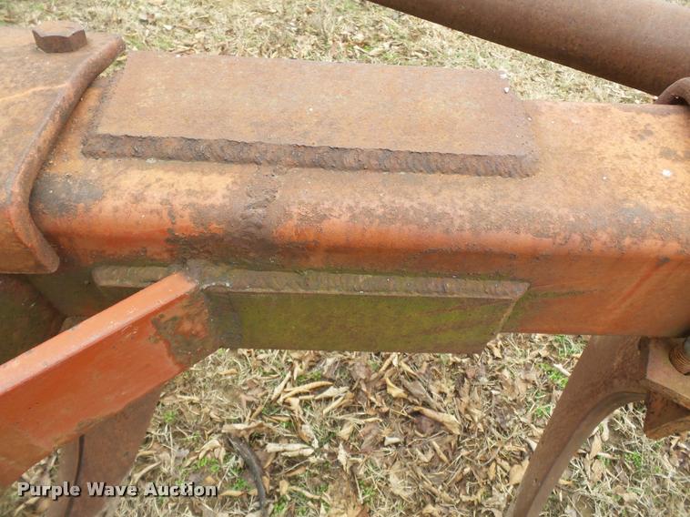 image for item K3358 International 10 ripper