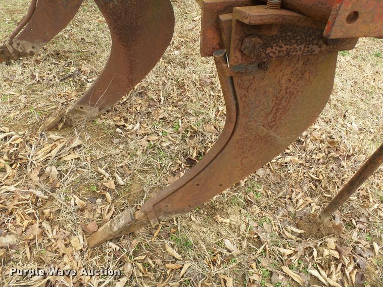 image for item K3358 International 10 ripper