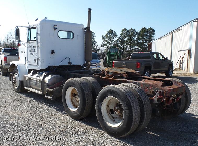 image for item K3368 1986 Freightliner semi truck