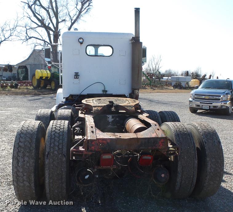 image for item K3368 1986 Freightliner semi truck