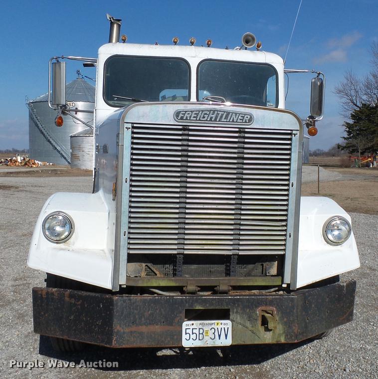 image for item K3368 1986 Freightliner semi truck