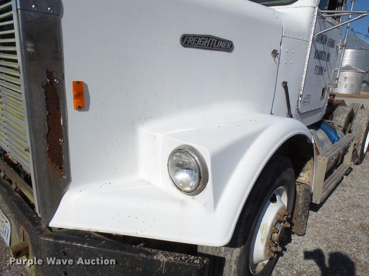 image for item K3368 1986 Freightliner semi truck