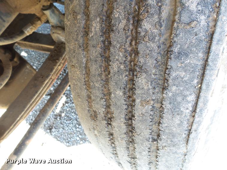 image for item K3368 1986 Freightliner semi truck