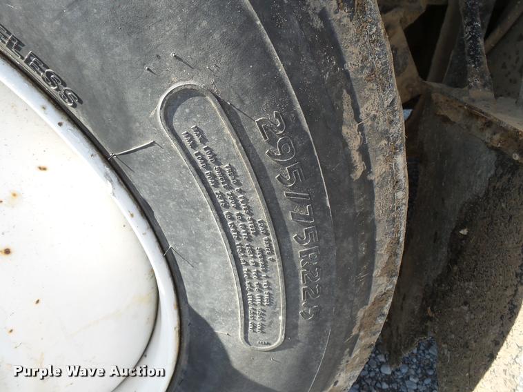 image for item K3368 1986 Freightliner semi truck