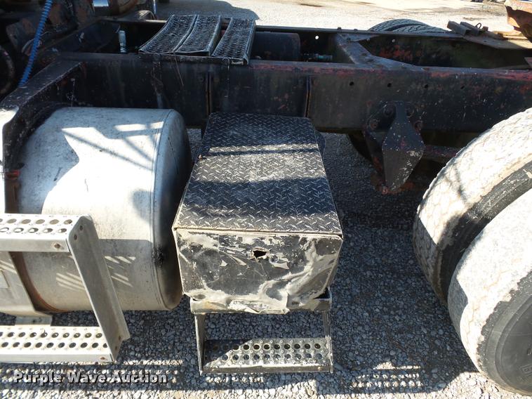 image for item K3368 1986 Freightliner semi truck