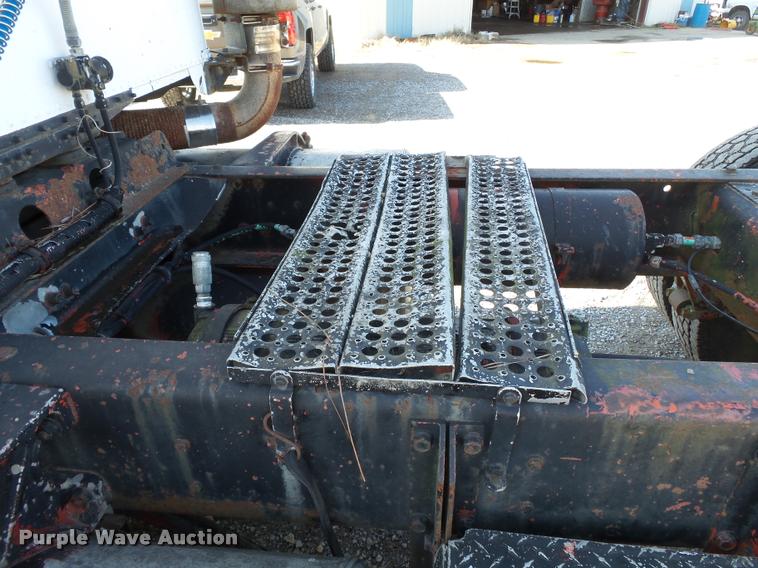 image for item K3368 1986 Freightliner semi truck