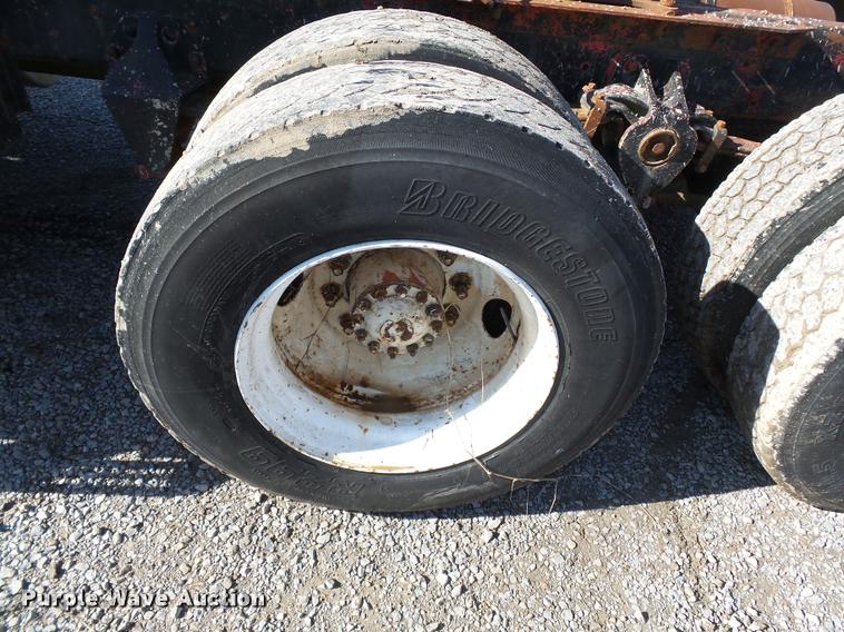 image for item K3368 1986 Freightliner semi truck