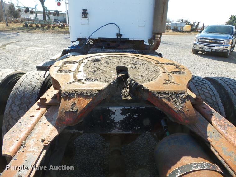 image for item K3368 1986 Freightliner semi truck