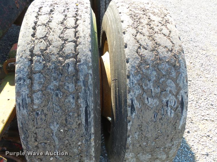 image for item K3368 1986 Freightliner semi truck